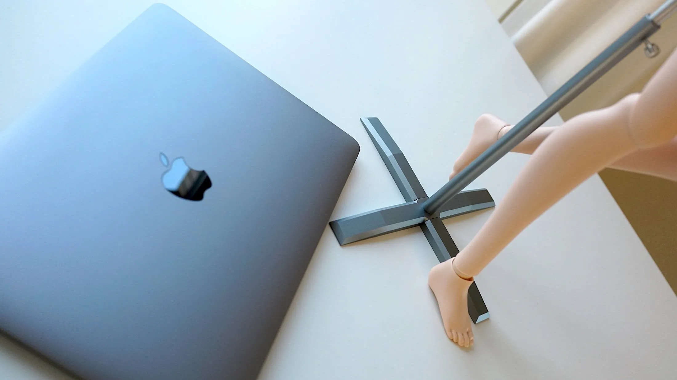 Air Stand (Gunmetal)