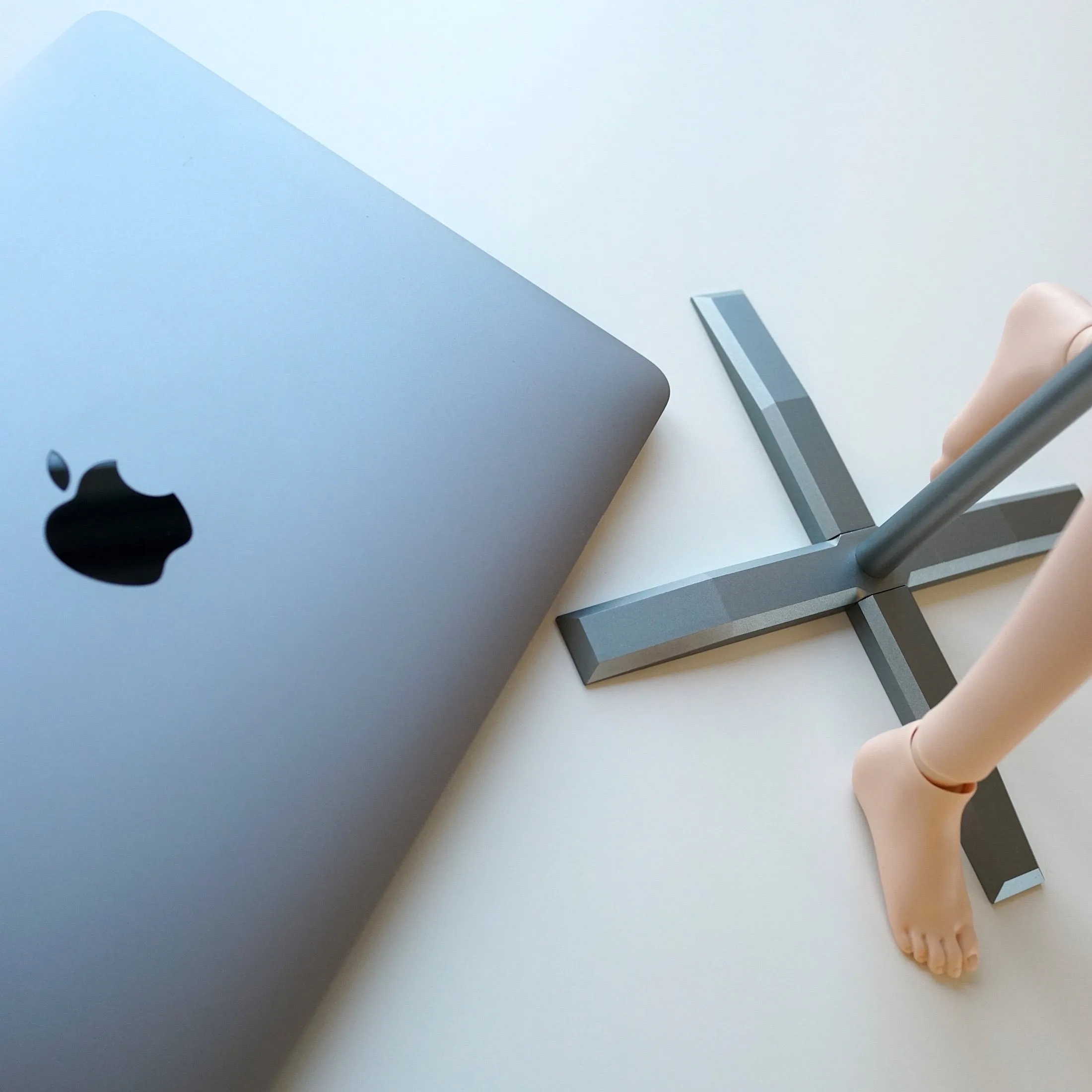 Air Stand (Gunmetal)