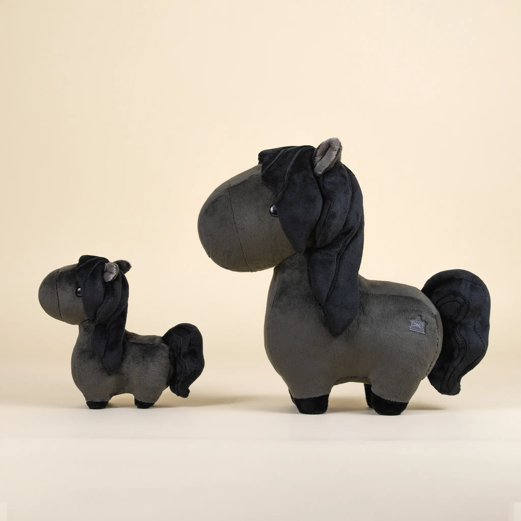 Mini Friesian the Horsi