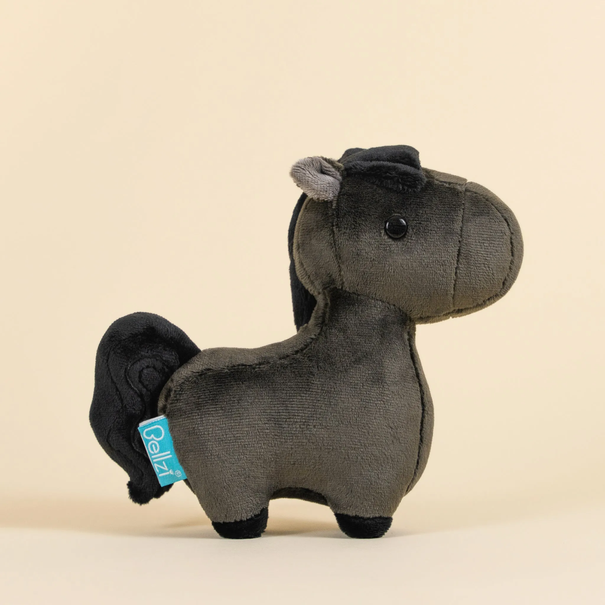 Mini Friesian the Horsi
